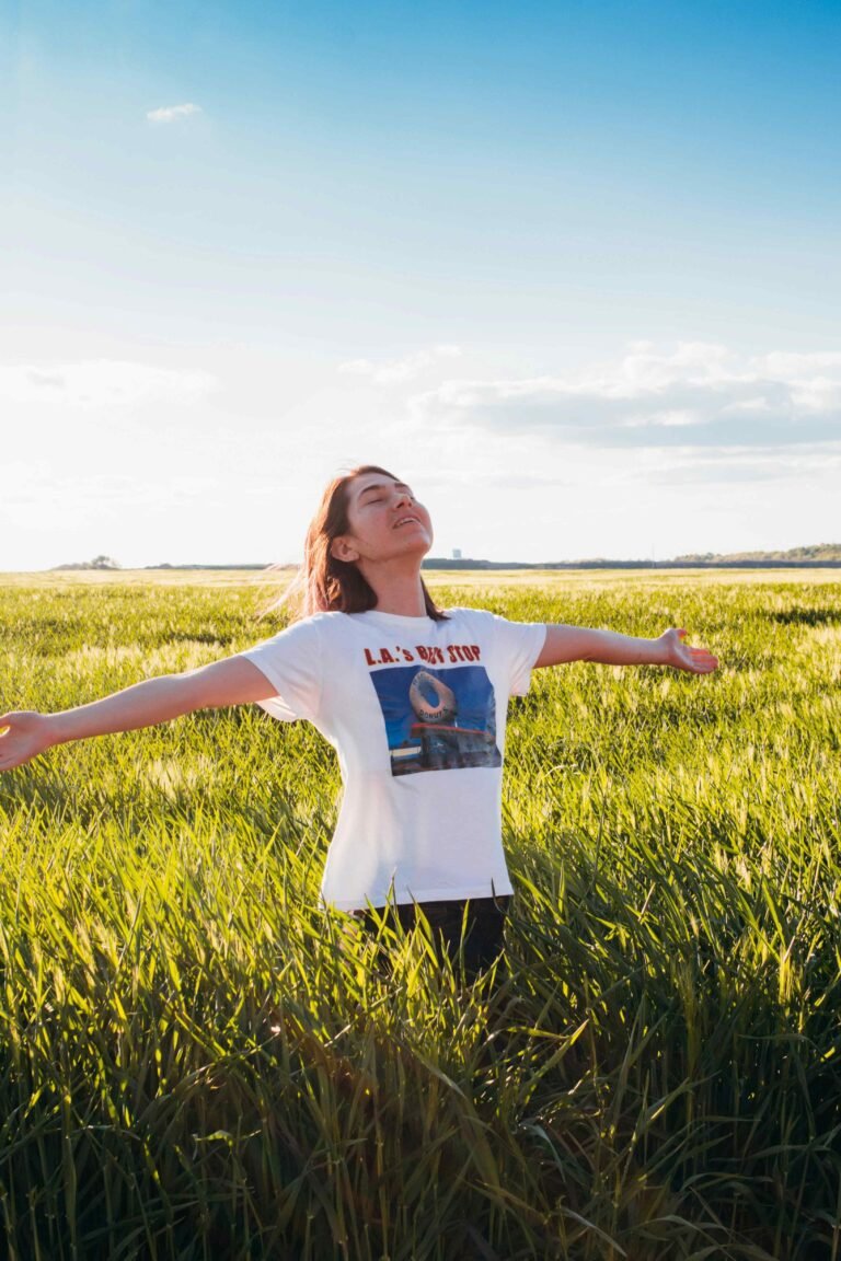 girl looking at sky with open arms move and energize your day