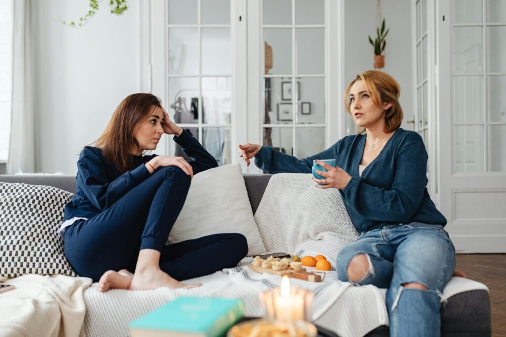 women talking body language